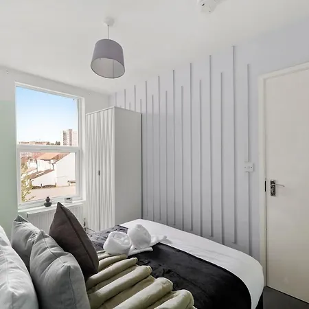 Beautiful Boutique In Apartment Bristol